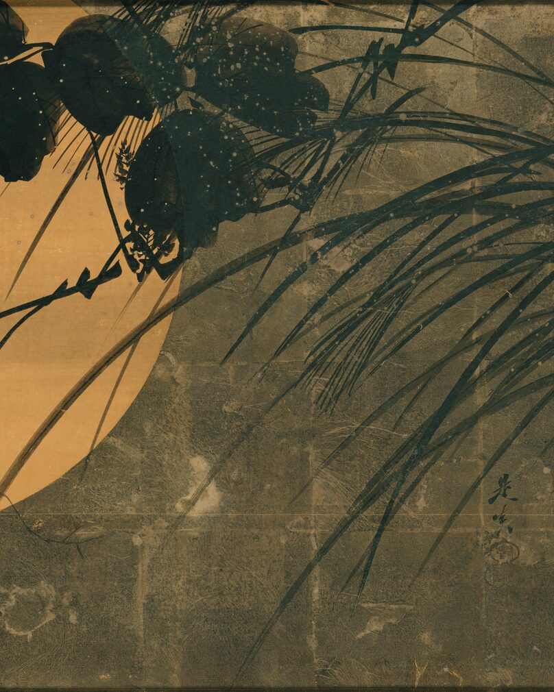 柴田是真の二曲屏風「Autumn Grasses in Moonlight」の部分。銀地に墨のすすきと葛の葉、左端に月